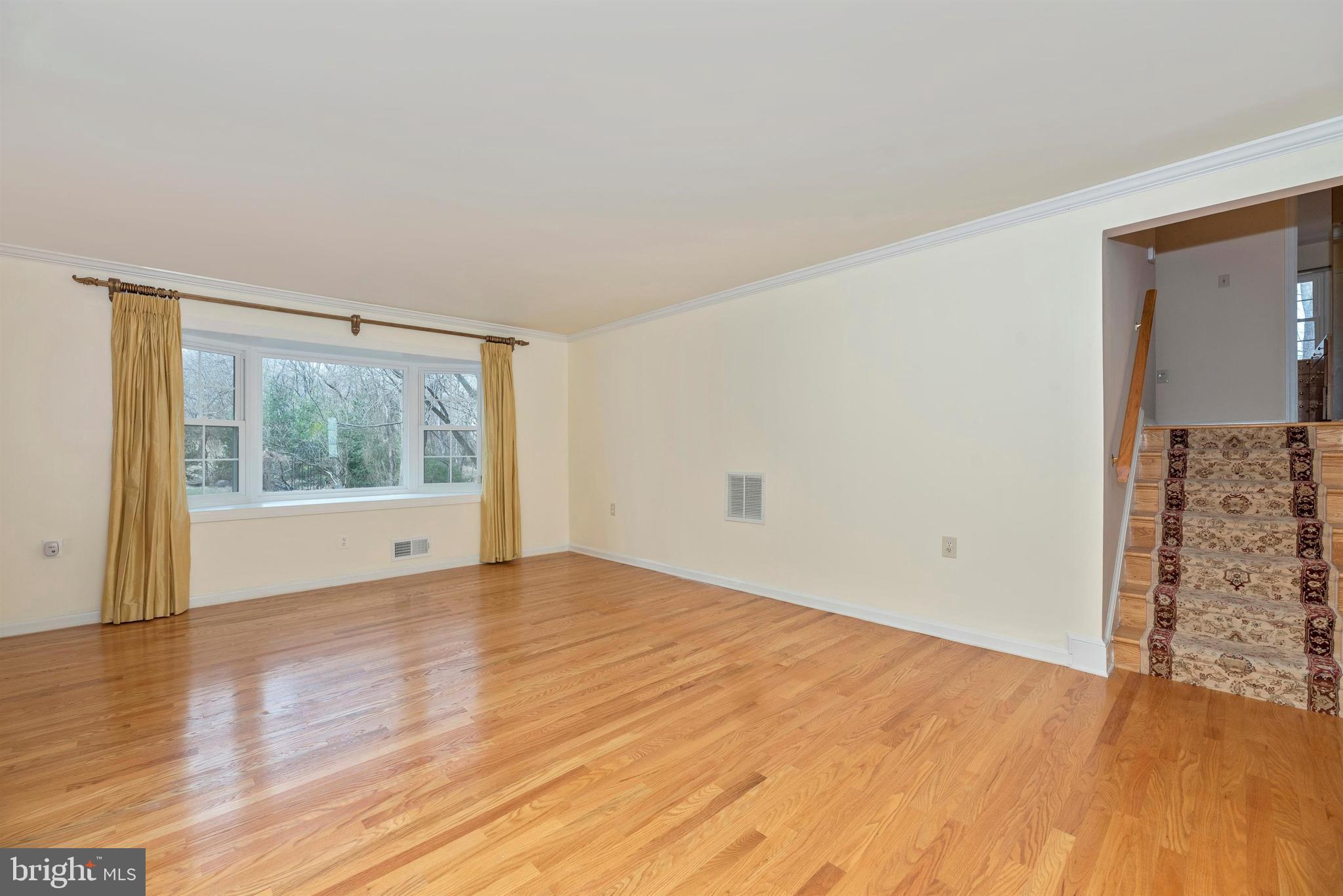 13433 Wilt Store Road Leesburg, VA 20176 - Photo 13 of 38 Gleaming Hardwood Floors