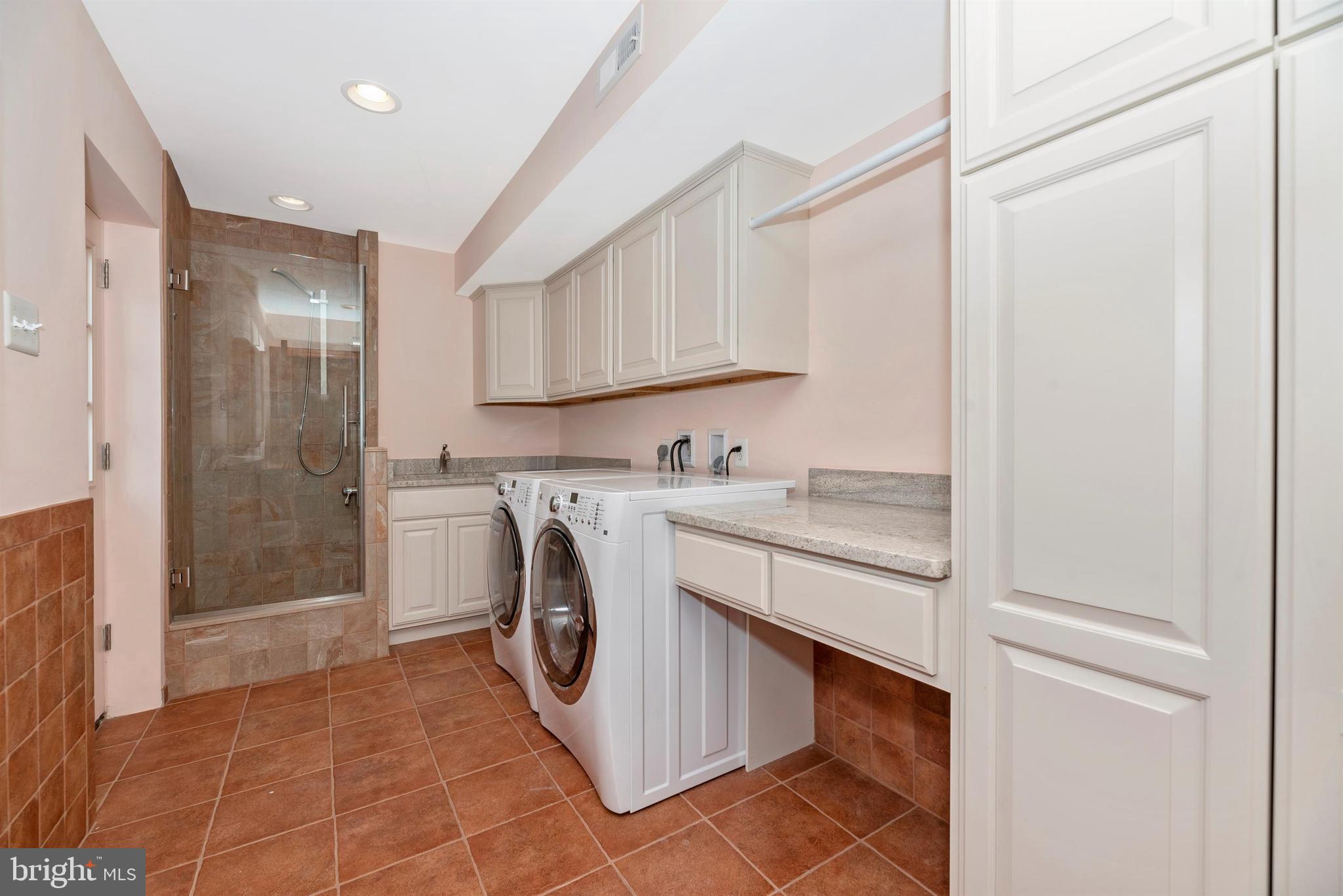 13433 Wilt Store Road Leesburg, VA 20176 - Photo 28 of 38 Laundry Room with Dog Shower and Granite Counters!