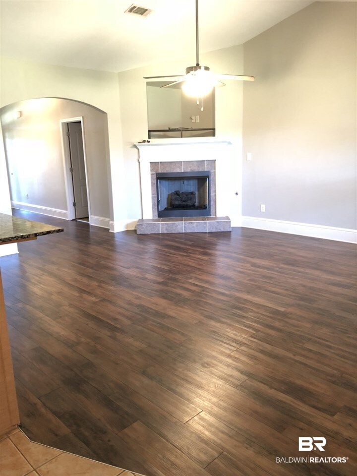 17178 Bankhead Boulevard Fairhope, AL 36532 - Photo 8 of 30 Living