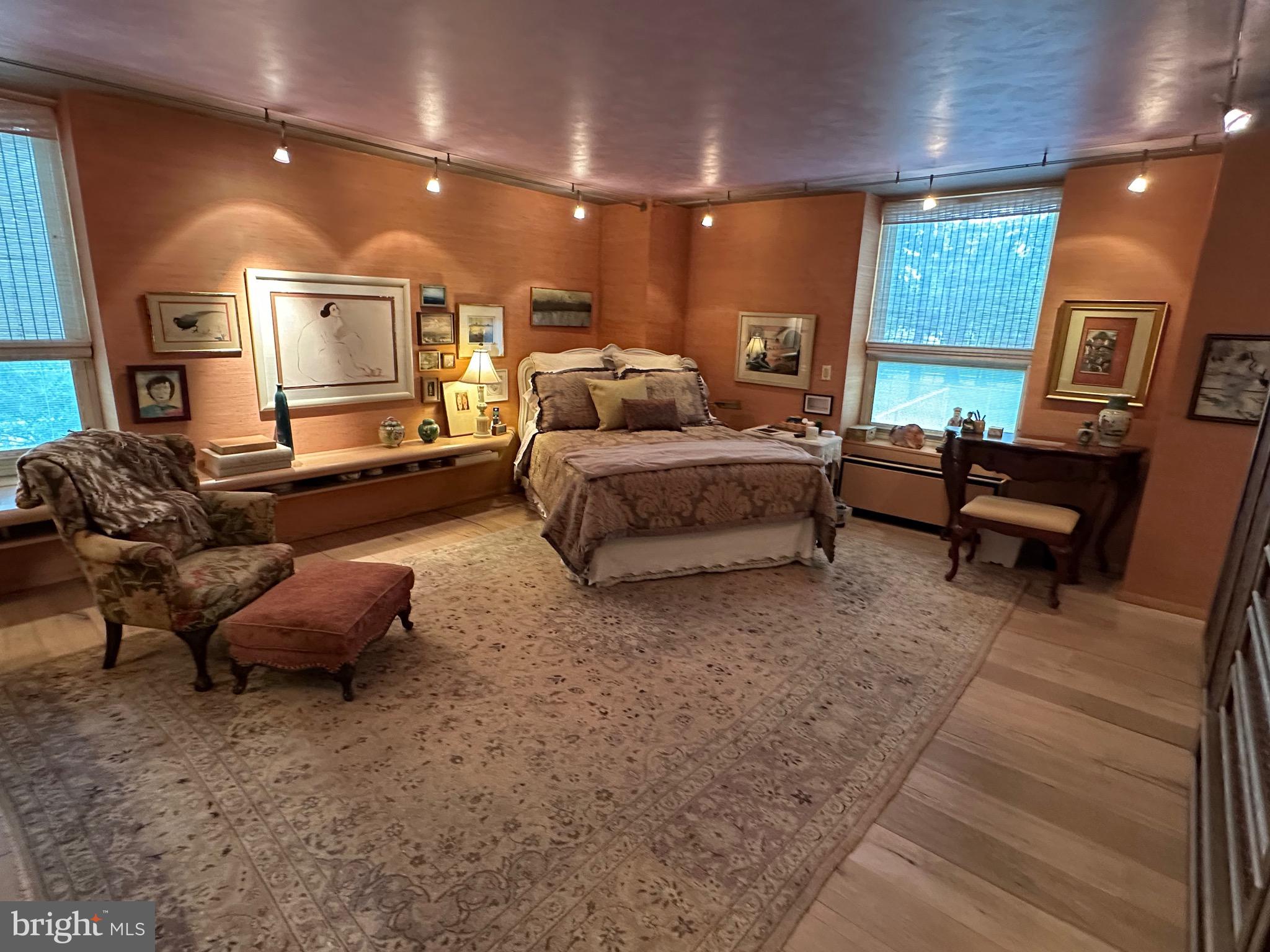 41 Conshohocken State Road, Unit 212 Bala Cynwyd, PA 19004 - Photo 14 of 33 primary bedroom sitting area