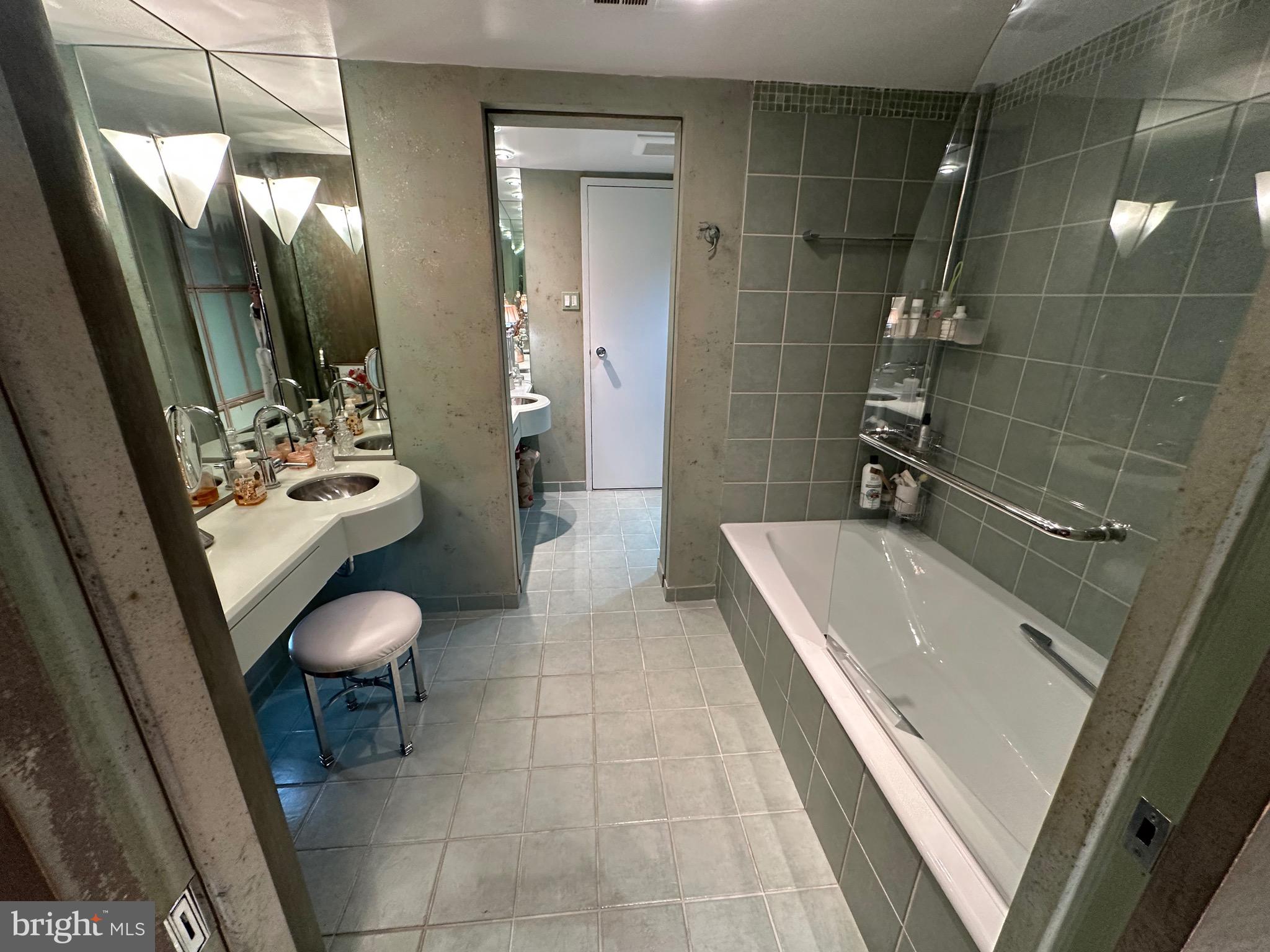 41 Conshohocken State Road, Unit 212 Bala Cynwyd, PA 19004 - Photo 17 of 33 main tiled bath/soaking tub