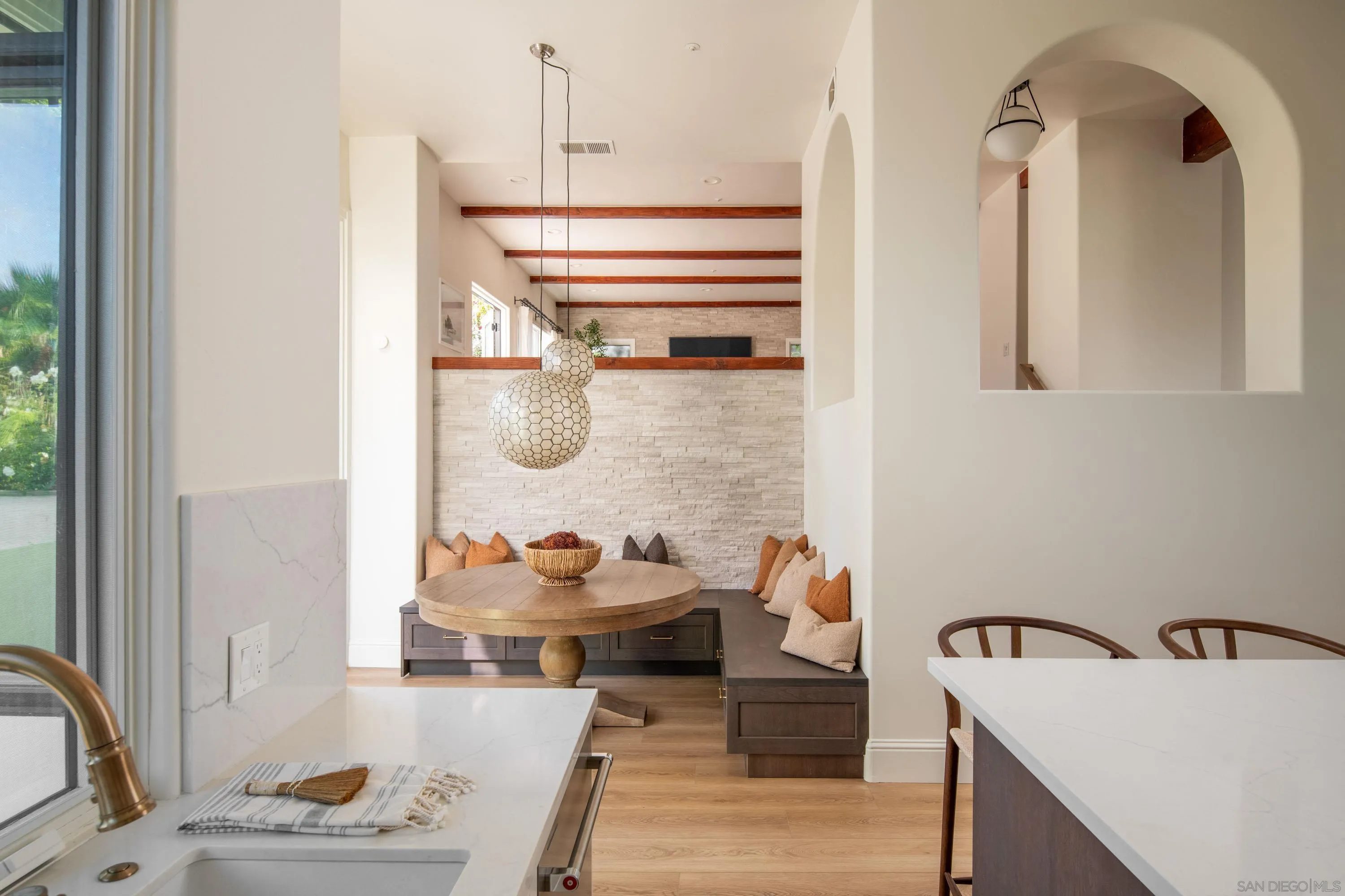 2815 Santa Fe Vista Court Encinitas, CA 92024 - Photo 11 of 74 a living room with furniture and a potted plant
