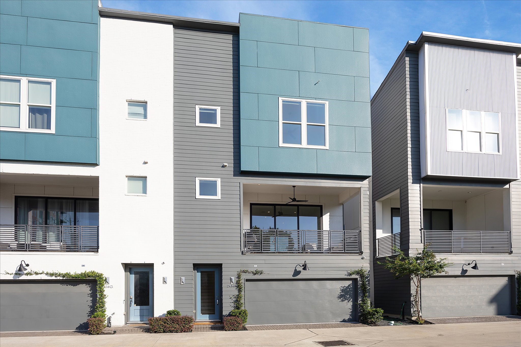 2414 Canal Street, Unit F Houston, TX 77003 - Photo 34 of 34 a view of a building with a outdoor space