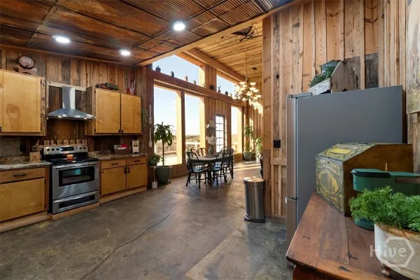 $1,200,000 | 284 Snow Farm Road, Hull, GA 30646