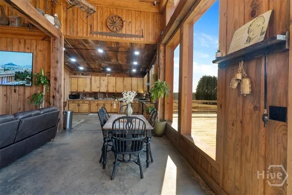 $1,200,000 | 284 Snow Farm Road, Hull, GA 30646