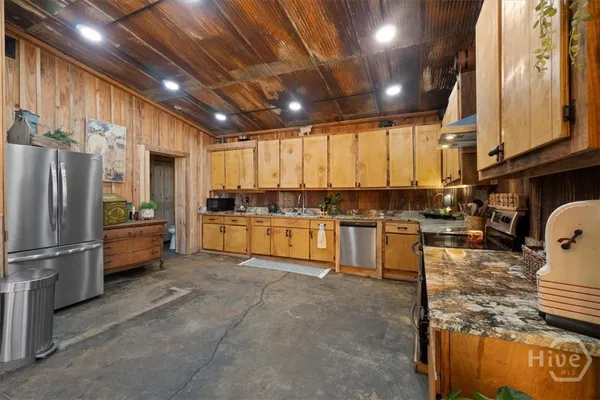 $1,200,000 | 284 Snow Farm Road, Hull, GA 30646