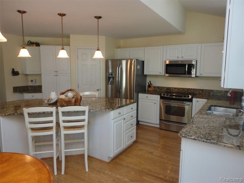 652 Cherry Tree Lane Rochester Hills, MI 48306 - Photo 12 of 42