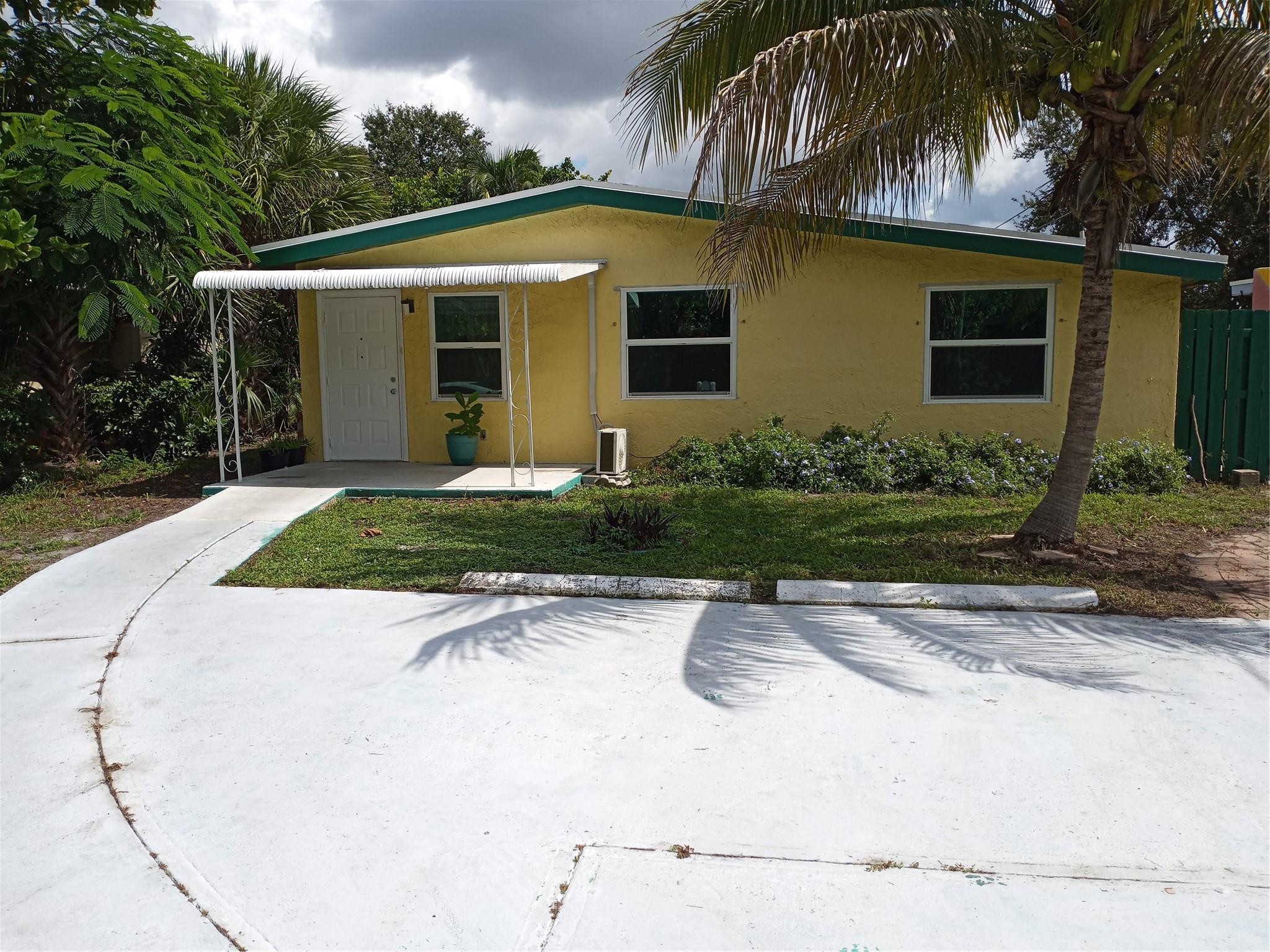 355 Kingsbridge Street Boca Raton, FL 33487 - Photo 43 of 44 Front of the house