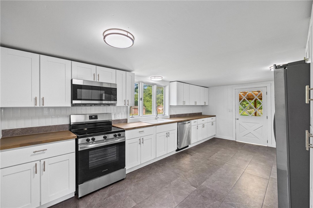 360 Field Street Manchester, NY 14432 - Photo 9 of 40 Gallery Image 9