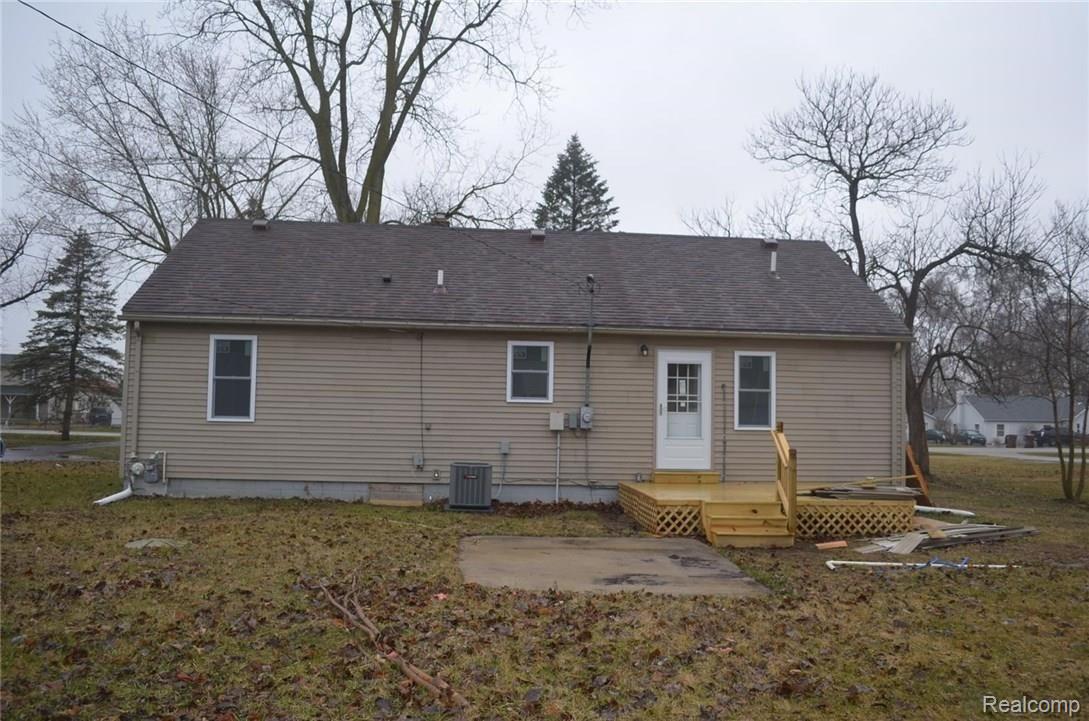 17565 Sumpter Road Belleville, MI 48111 - Photo 18 of 25 18.JPG