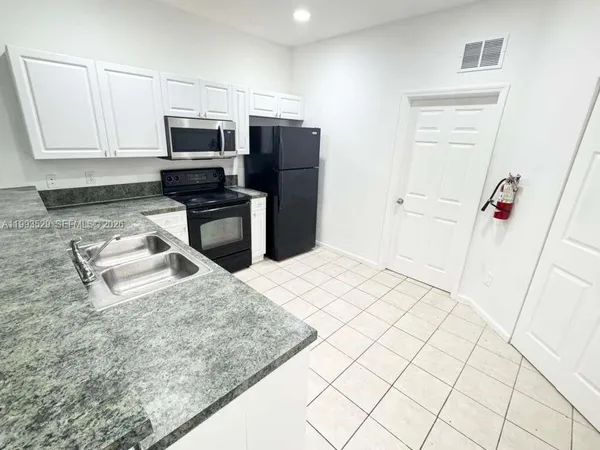 $2,050 | 1953 Freeport Drive, Unit 1953, Riviera Beach, FL 33404