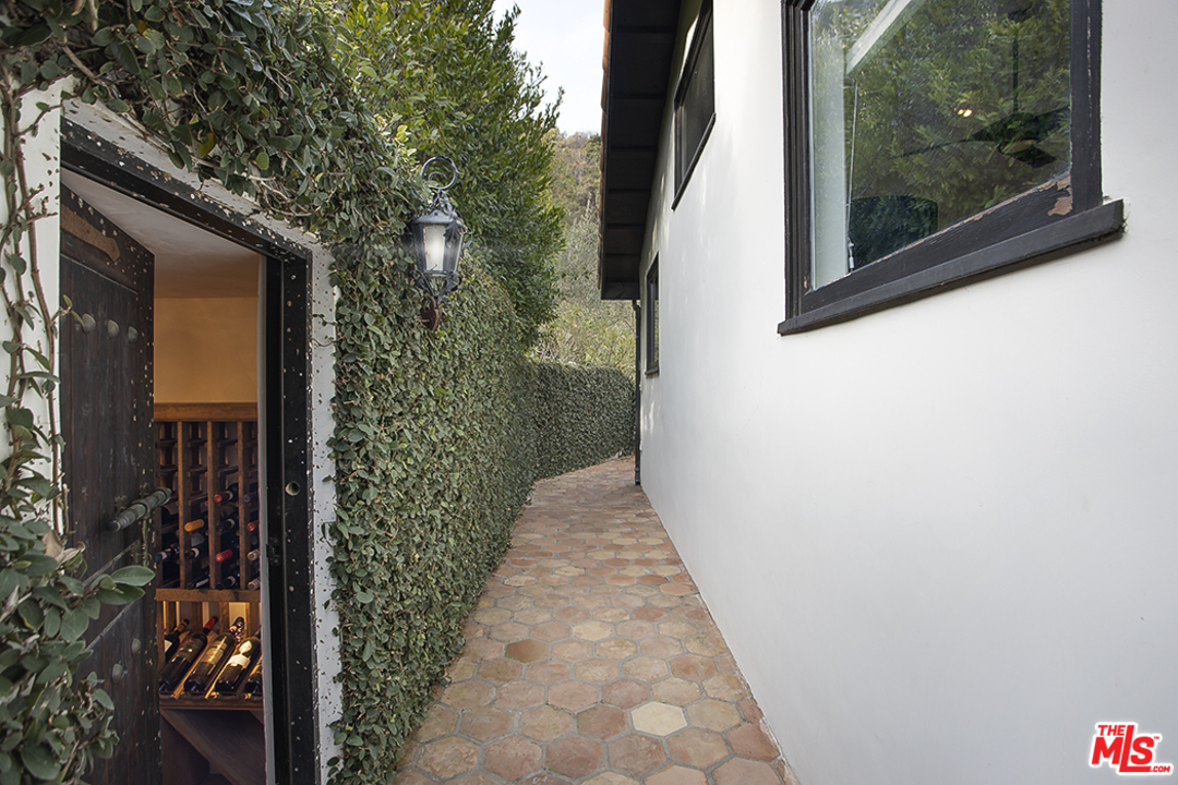 1823 Roscomare Road Los Angeles, CA 90077 - Photo 18 of 24