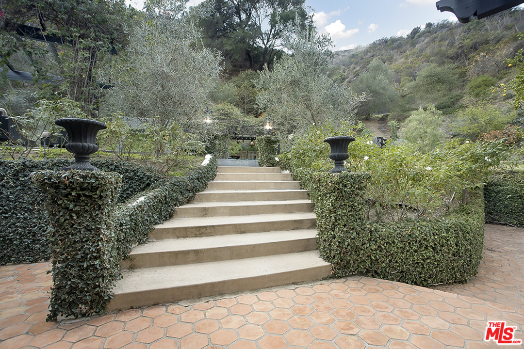 1823 Roscomare Road Los Angeles, CA 90077 - Photo 20 of 24