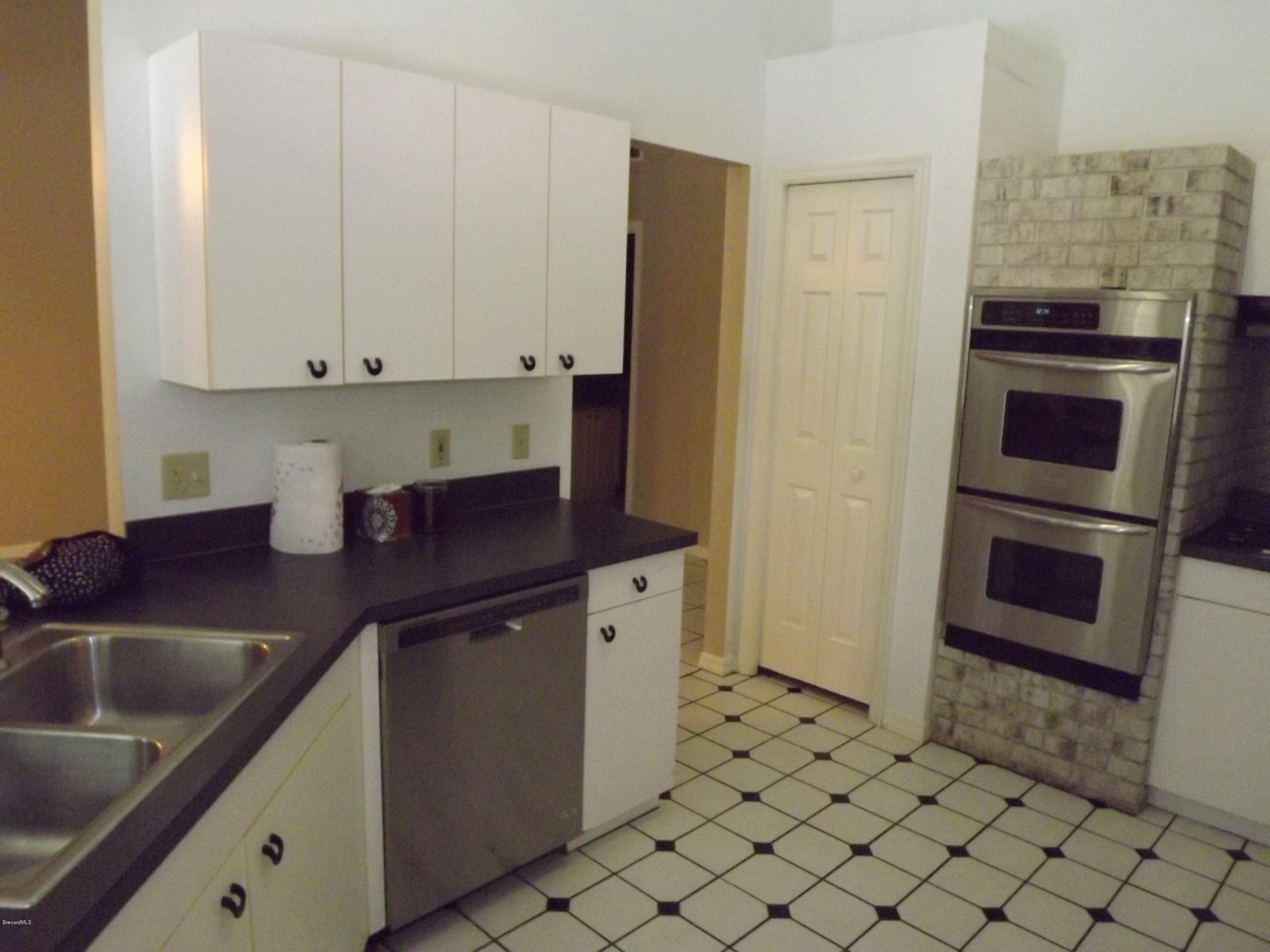 2241 Canal Ridge Drive Titusville, FL 32780 - Photo 20 of 39 Kitchen