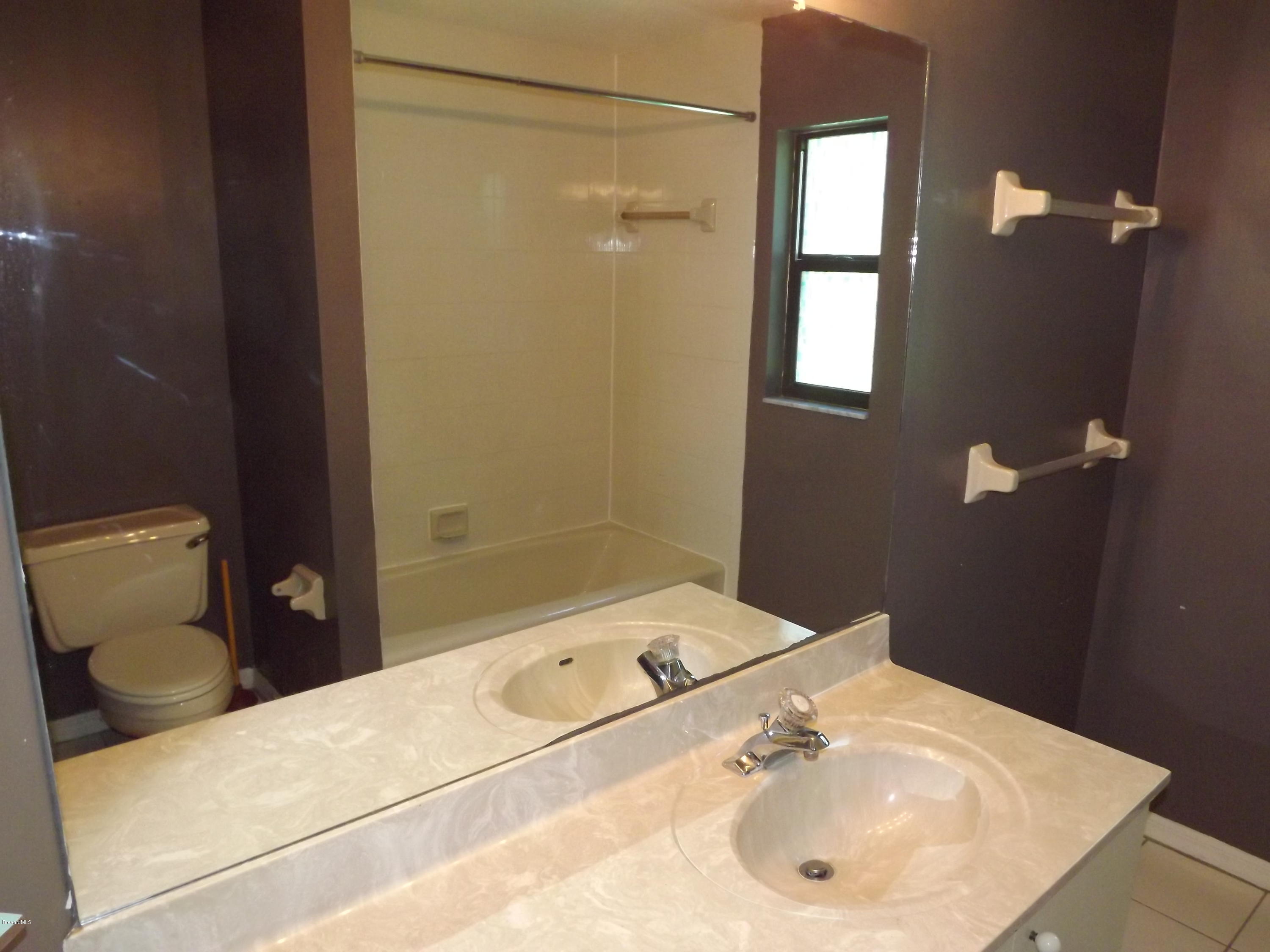 2241 Canal Ridge Drive Titusville, FL 32780 - Photo 28 of 39 Guest Bathroom