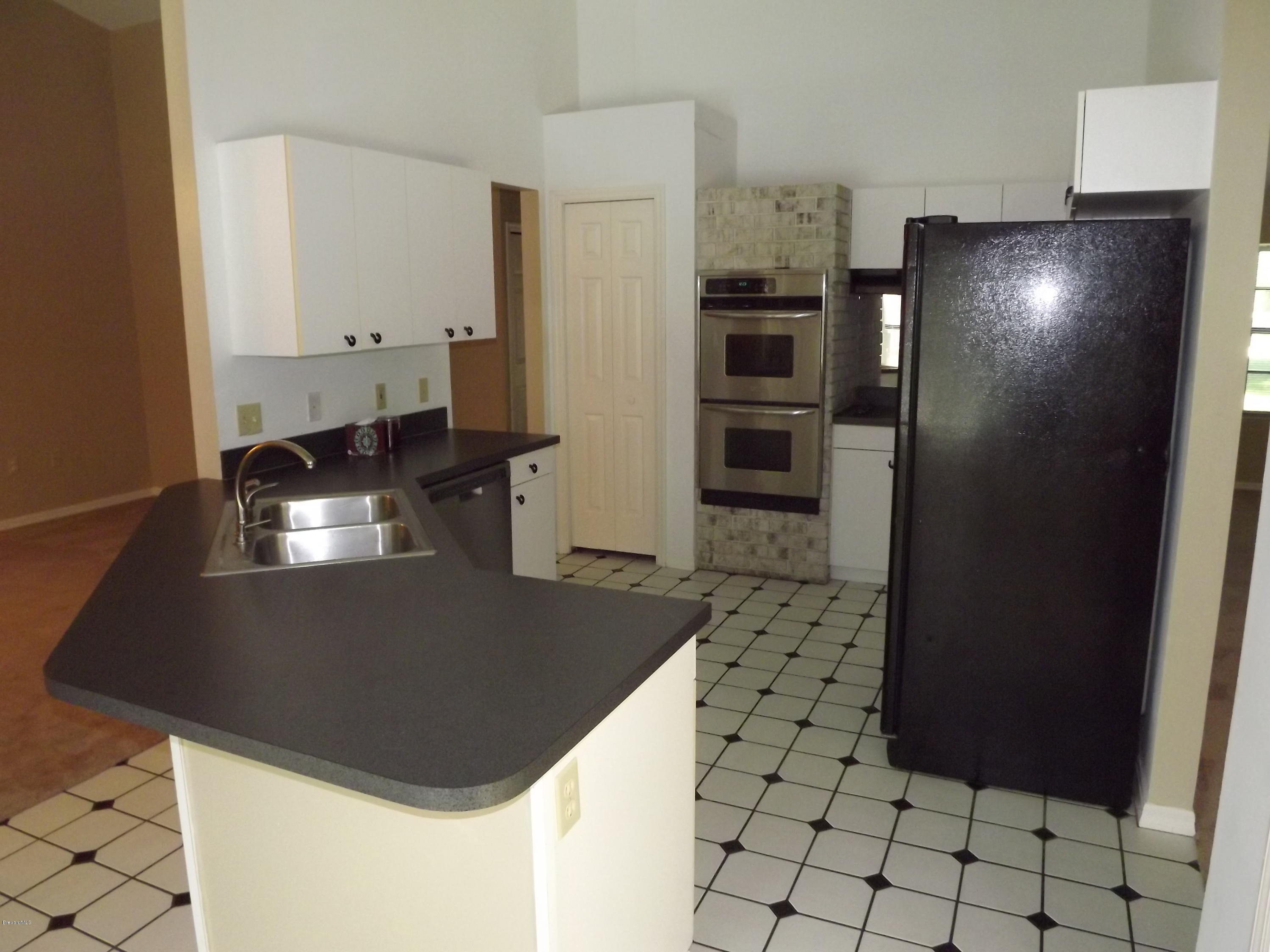 2241 Canal Ridge Drive Titusville, FL 32780 - Photo 7 of 39 Kitchen