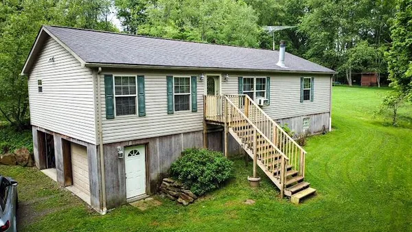 $274,500 | 326 Gray Avenue, Cabot, PA 16023