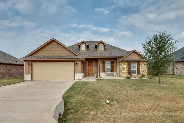 $314,999 | 300 Cherry Point Drive, Palmer, TX 75152