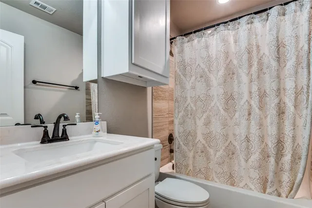 $314,999 | 300 Cherry Point Drive, Palmer, TX 75152