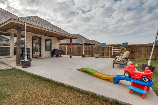 $314,999 | 300 Cherry Point Drive, Palmer, TX 75152