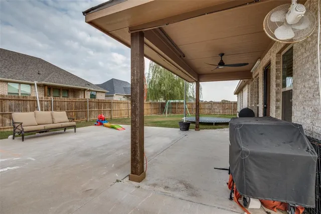 $314,999 | 300 Cherry Point Drive, Palmer, TX 75152