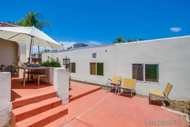 a view of outdoor space yard and porch