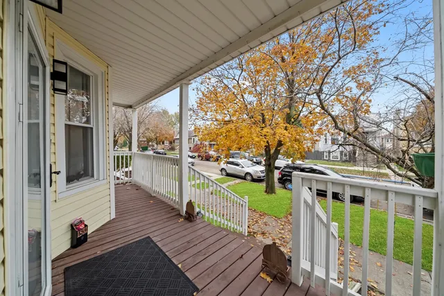 a view of front of house with a yard