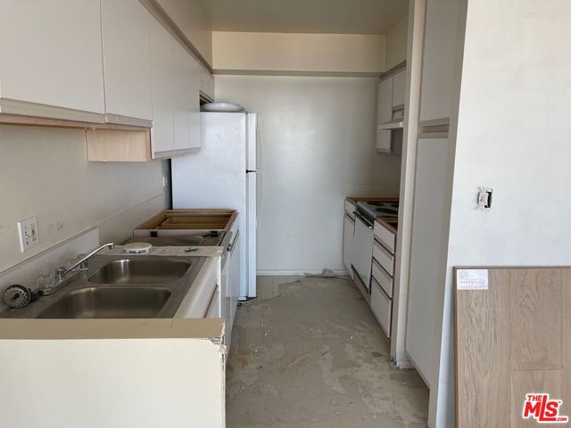 a kitchen that has a sink and a stove