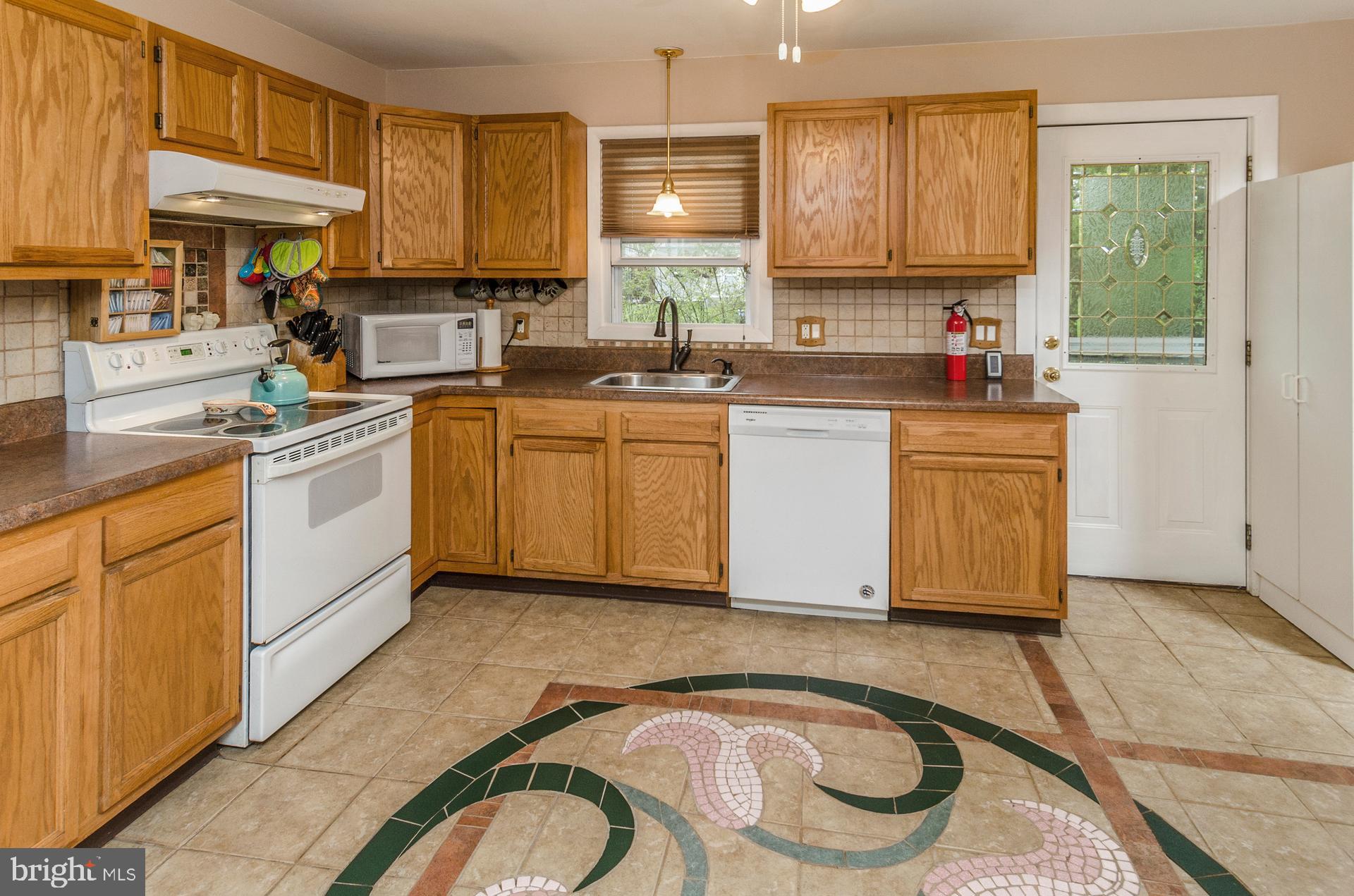 2137 Pennington Road Ewing, NJ 08638 - Photo 11 of 24