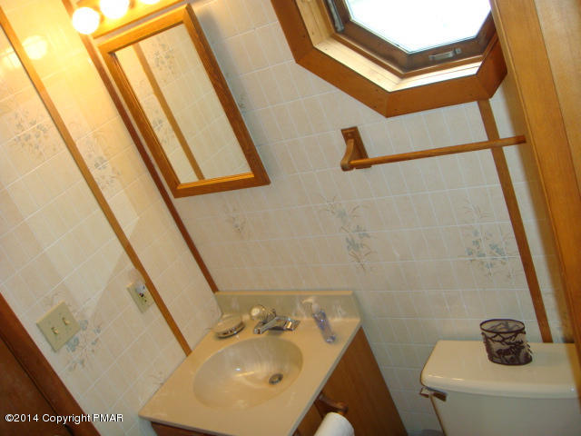 6247 Decker Road Bushkill, PA 18324 - Photo 14 of 25 Main Bath