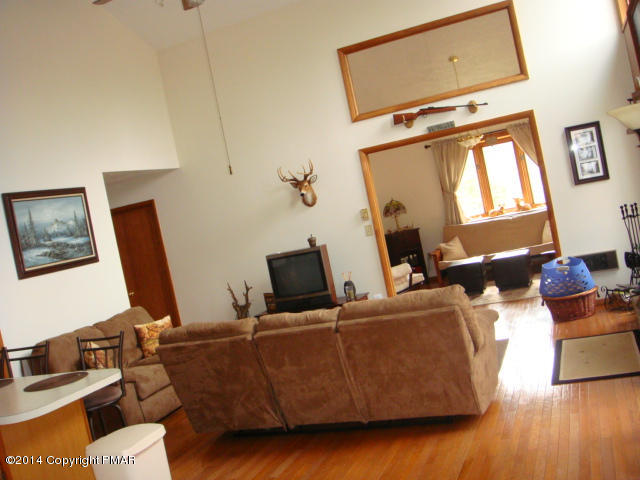 6247 Decker Road Bushkill, PA 18324 - Photo 7 of 25 Living Area