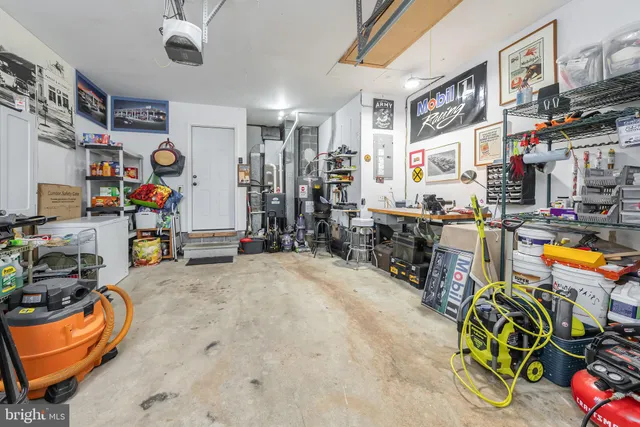 a view of yard with green space