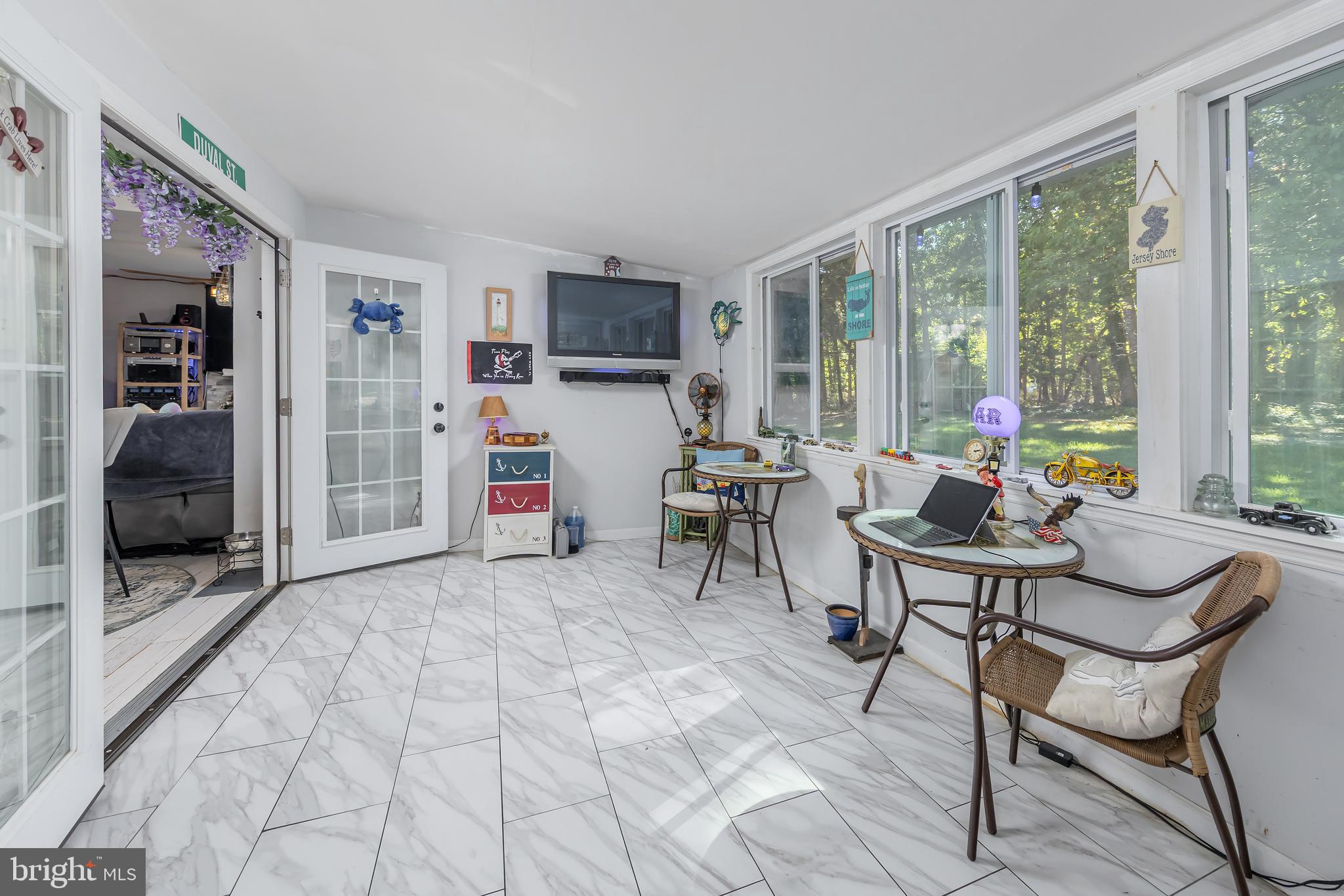 10 Loretta Boulevard Sicklerville, NJ 08081 - Photo 9 of 22 a living room with furniture and a flat screen tv