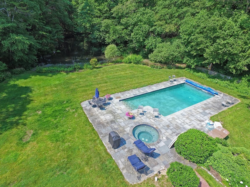 4 Woodholm Road Manchester, MA 01944 - Photo 3 of 30 Gallery Image 3