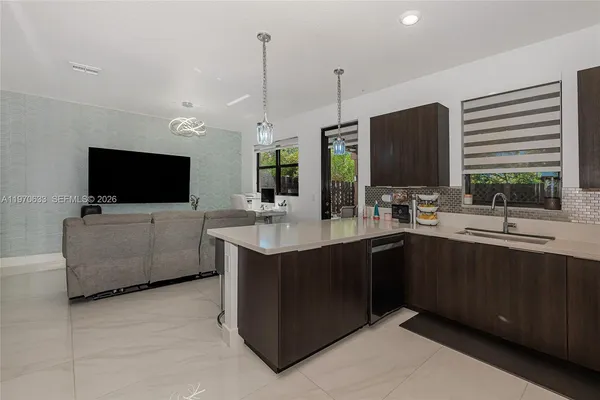 $5,200 | 7902 Northwest 105th Court, Unit 7902, Doral, FL 33178