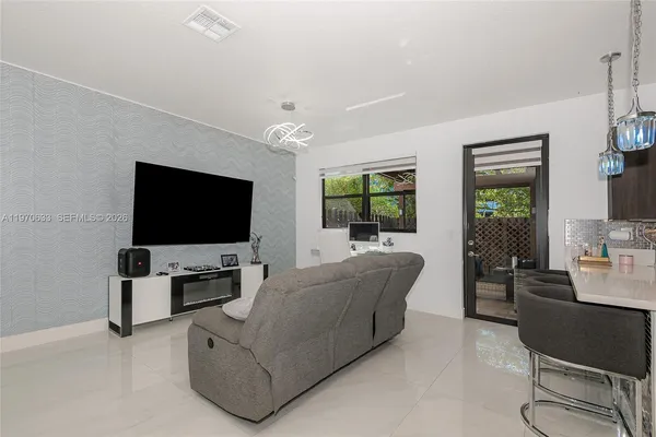 $5,200 | 7902 Northwest 105th Court, Unit 7902, Doral, FL 33178