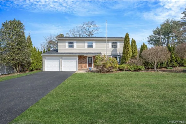 $899,900 | 1 Yardley Lane, Nesconset, NY 11767