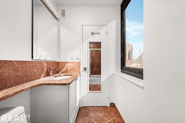 a view of entryway with washer and dryer