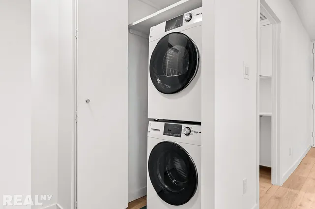 $495,000 | 343 East 74th Street, Unit 10J | Lenox Hill