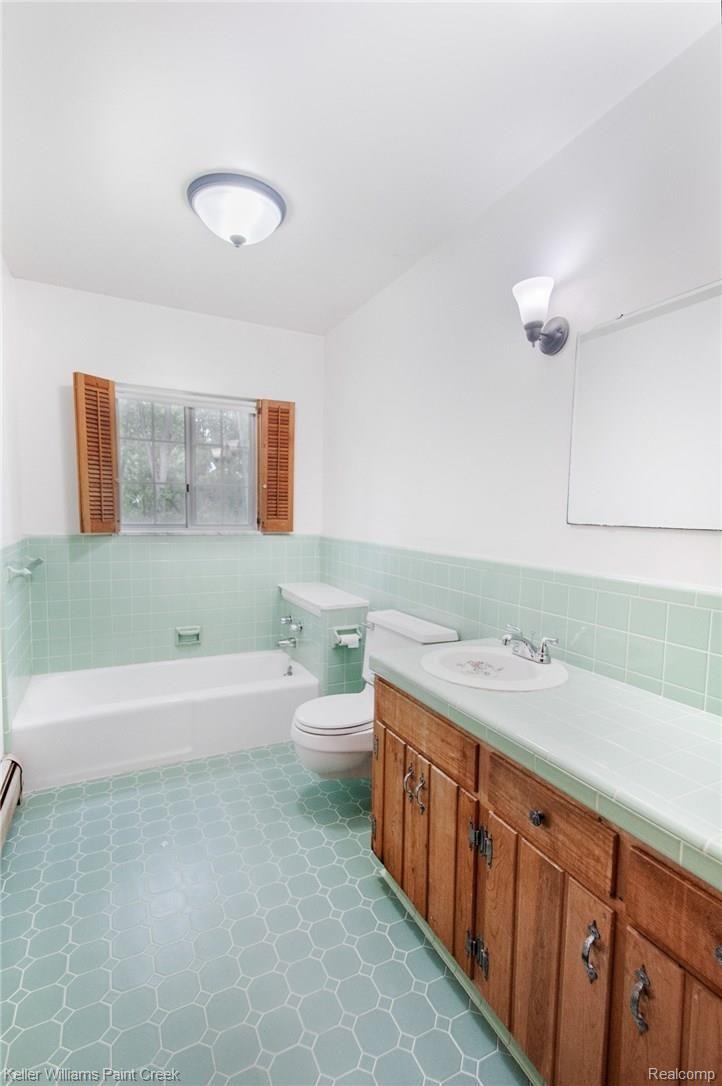 3608 Orion Road Oakland, MI 48363 - Photo 13 of 43 OrionRd_3608_FullBathE_01.jpg
