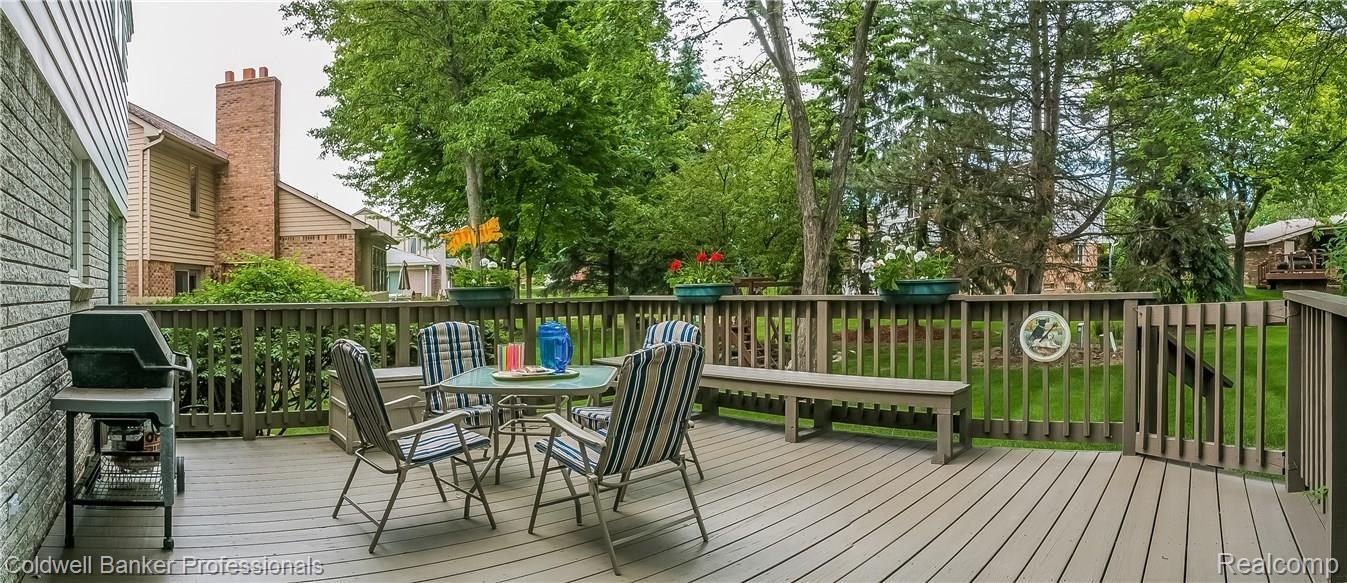2784 Winter Park Road Rochester, MI 48309 - Photo 31 of 63 031-Deck_Overlooks_Lovely_Yard-2888999-large.jpg
