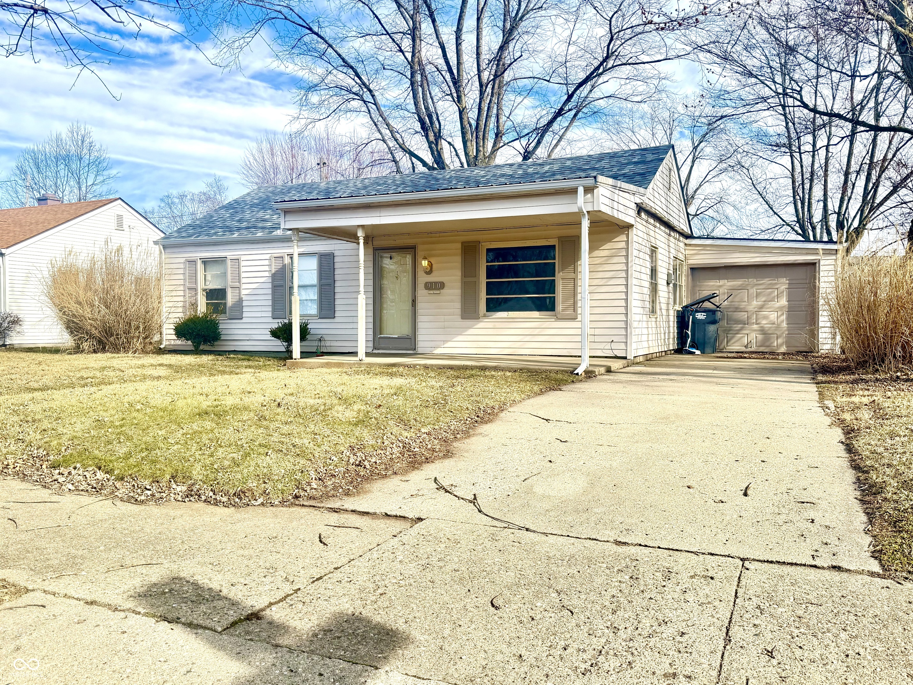 910 Lonsvale Drive Anderson, IN 46013 - Photo 2 of 19