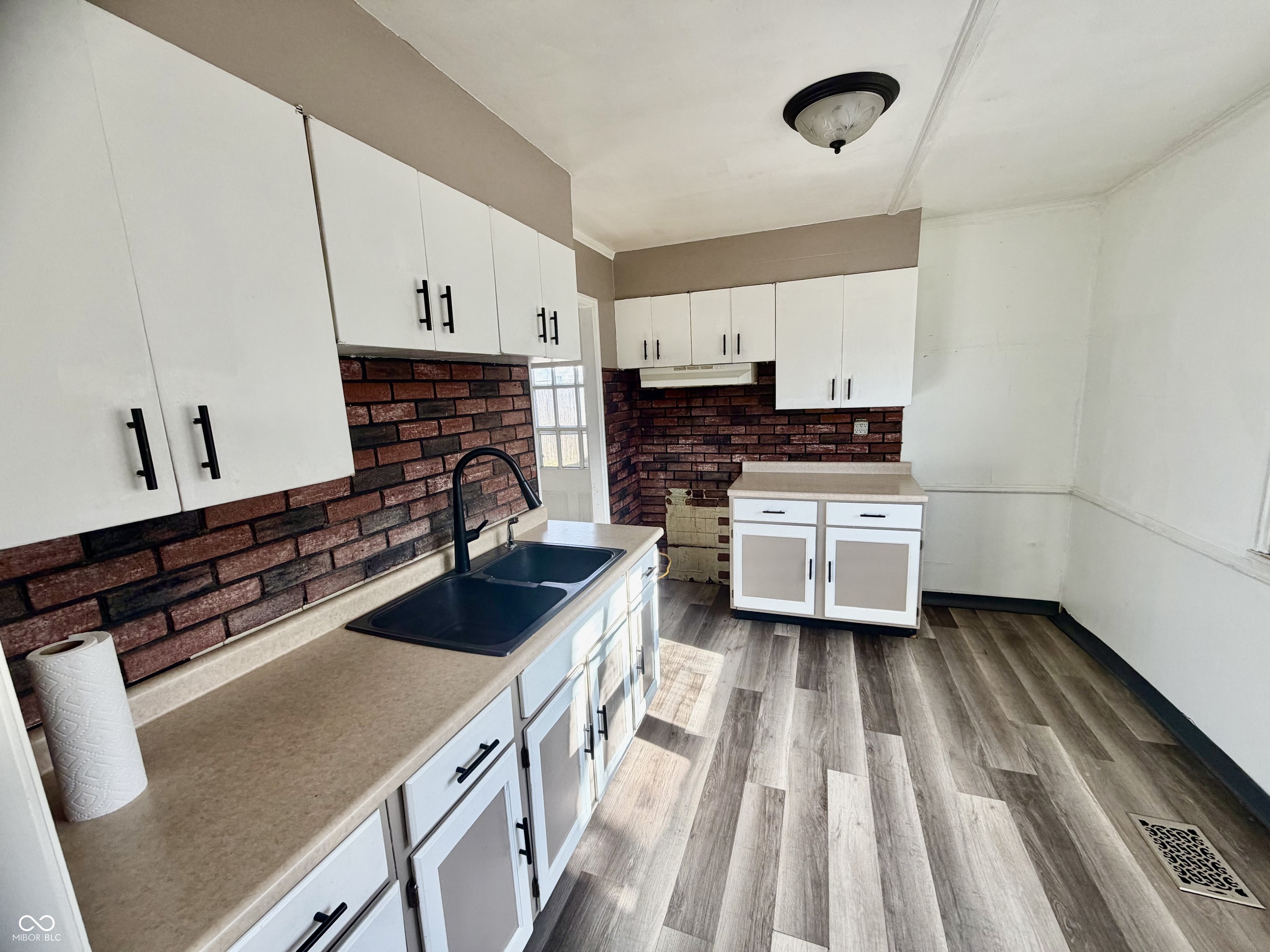 910 Lonsvale Drive Anderson, IN 46013 - Photo 7 of 19