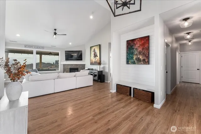 $1,095,000 | 95 Proctor Boulevard, Manson, WA 98831