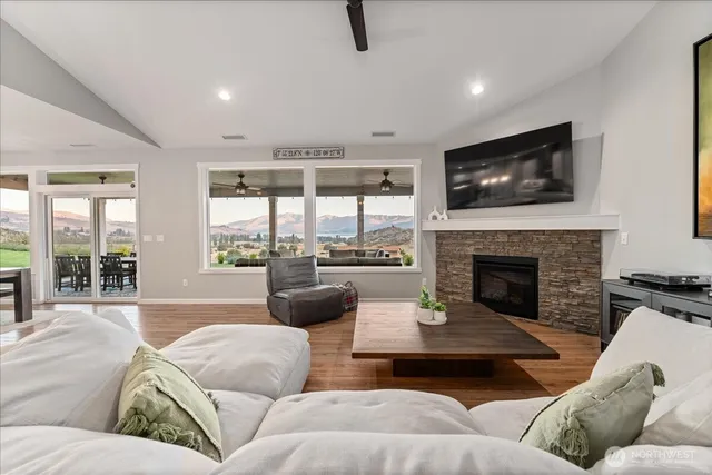 $1,095,000 | 95 Proctor Boulevard, Manson, WA 98831