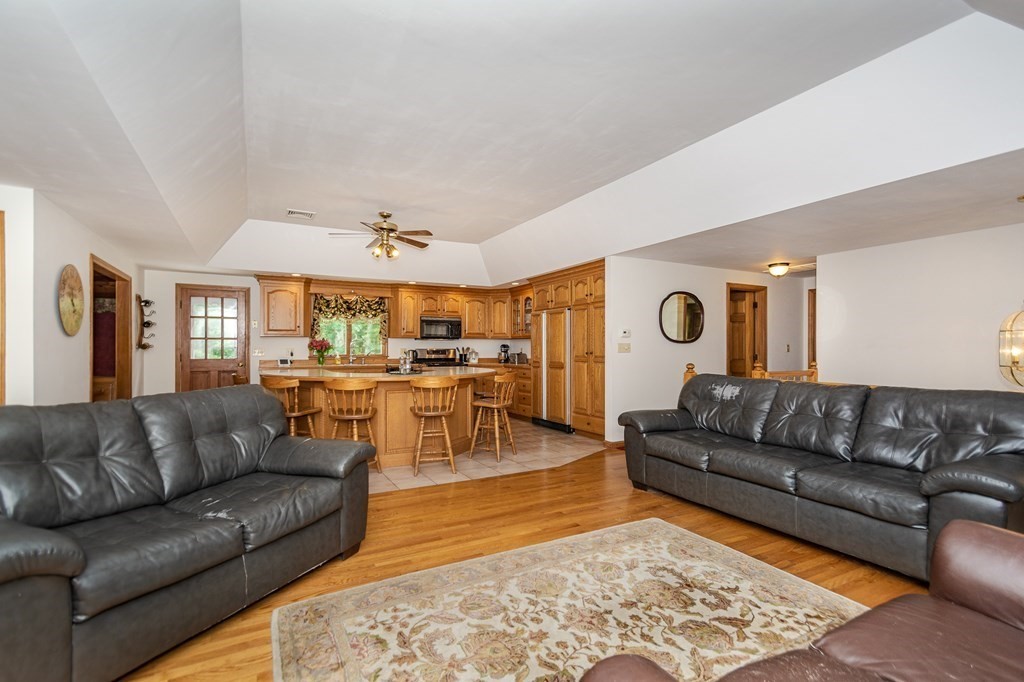 5 1/2 Silverbirch Road Billerica, MA 01821 - Photo 11 of 31