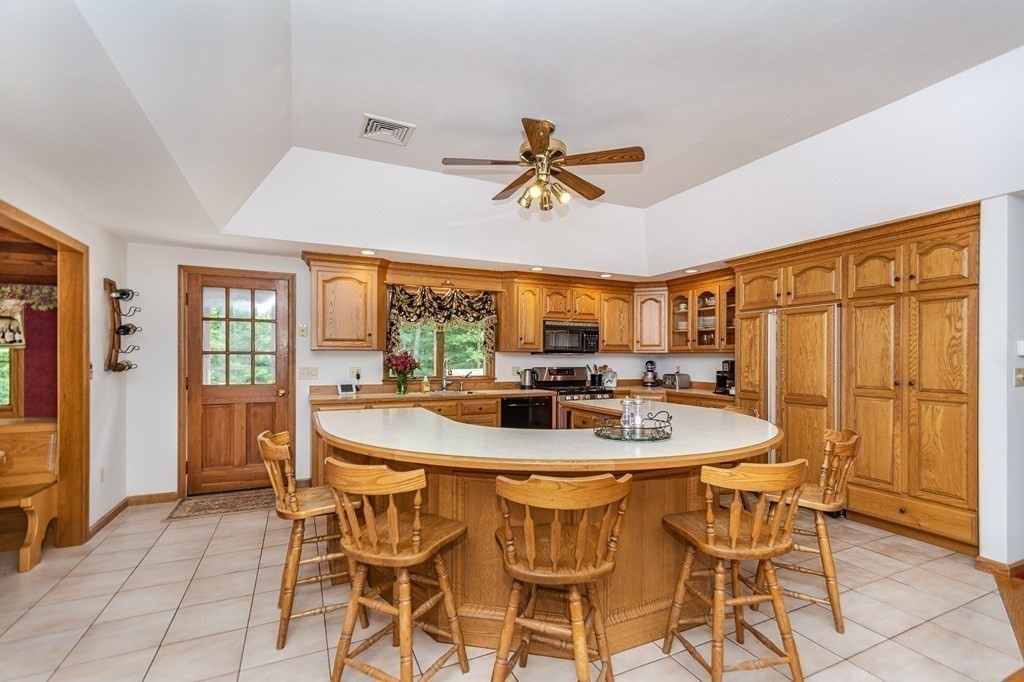 5 1/2 Silverbirch Road Billerica, MA 01821 - Photo 8 of 31