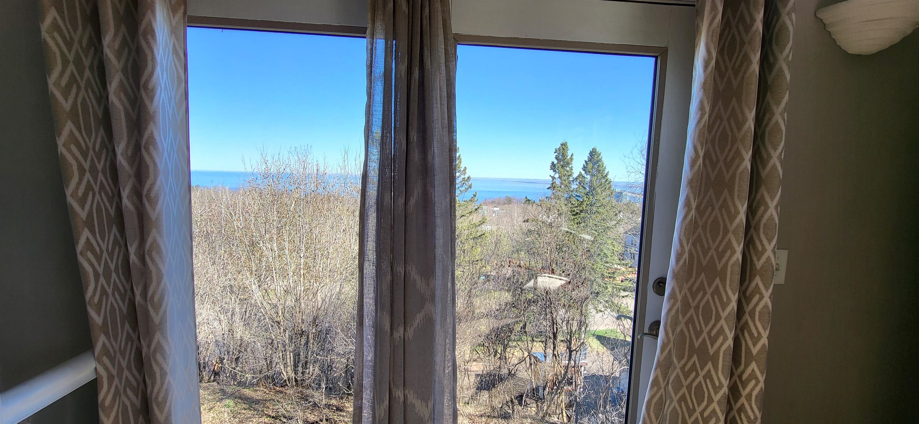 908 East Skyline Parkway Duluth, MN 55805 - Photo 19 of 40 2nd Floor