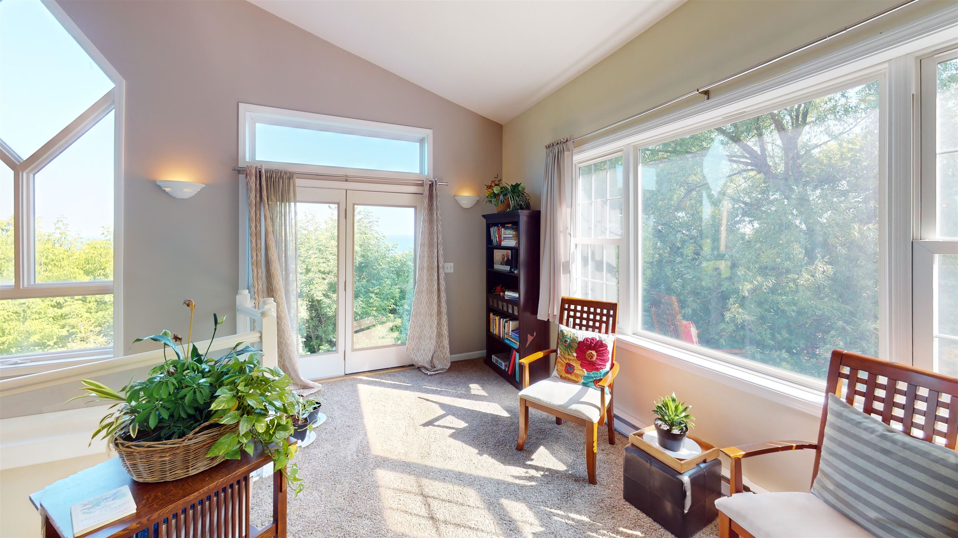 908 East Skyline Parkway Duluth, MN 55805 - Photo 8 of 40