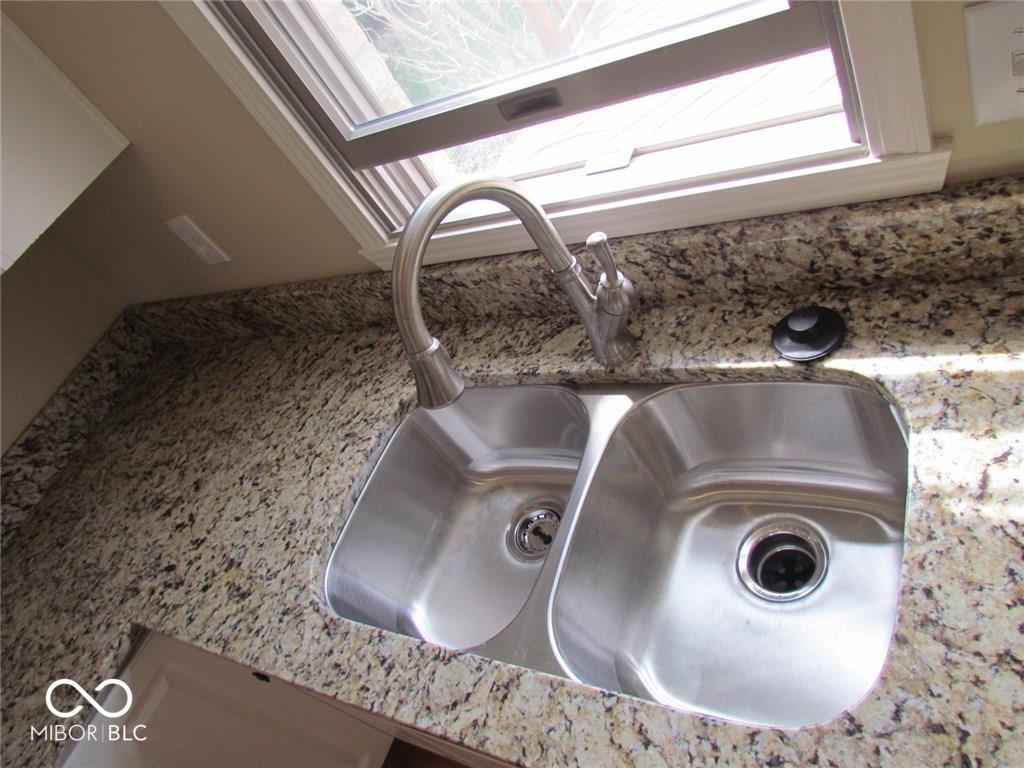 411 Mari Way Carmel, IN 46032 - Photo 12 of 32